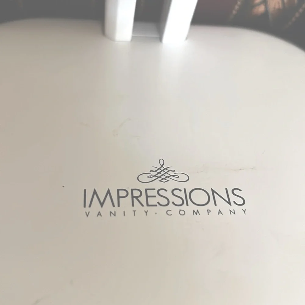Impressions LED close up mirror